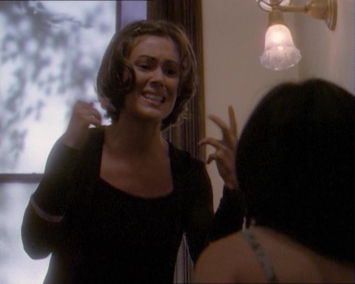 Charmed-Online_dot_net-1x03ThankYouForNotMorphing2078.jpg