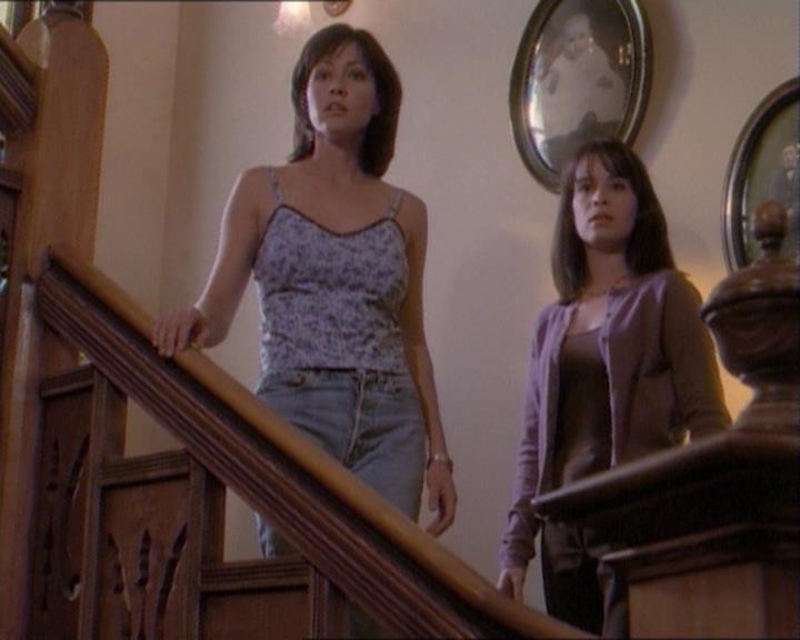 Charmed-Online_dot_net-1x03ThankYouForNotMorphing2095.jpg