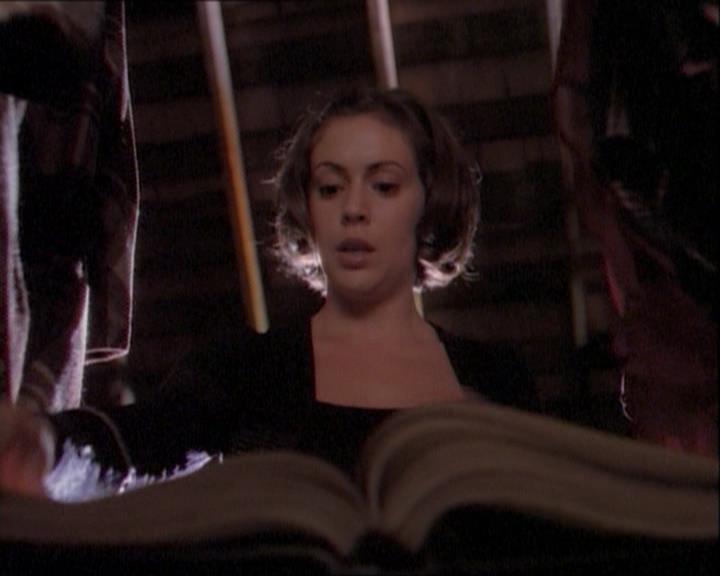 Charmed-Online_dot_net-1x03ThankYouForNotMorphing2100.jpg