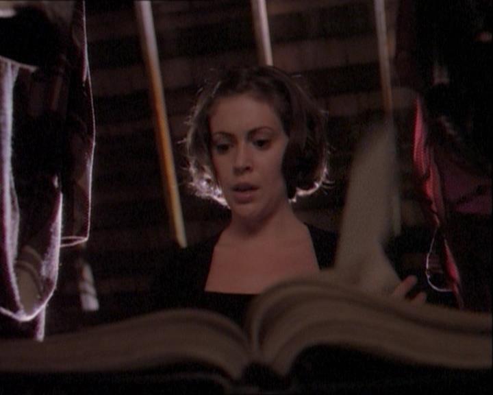 Charmed-Online_dot_net-1x03ThankYouForNotMorphing2104.jpg