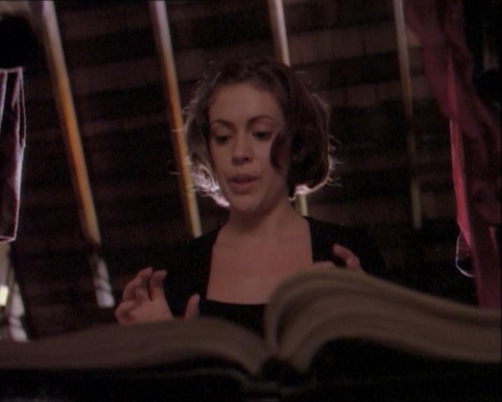 Charmed-Online_dot_net-1x03ThankYouForNotMorphing2115.jpg