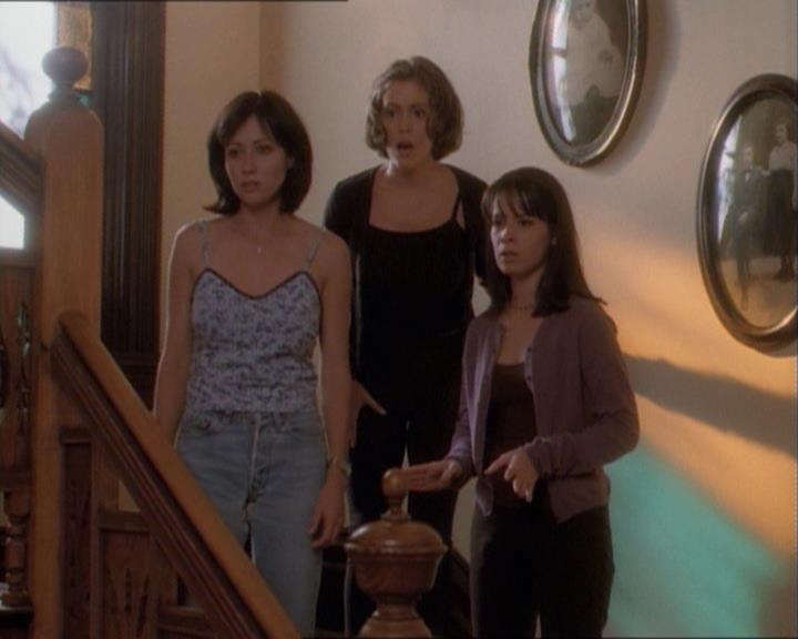 Charmed-Online_dot_net-1x03ThankYouForNotMorphing2132.jpg