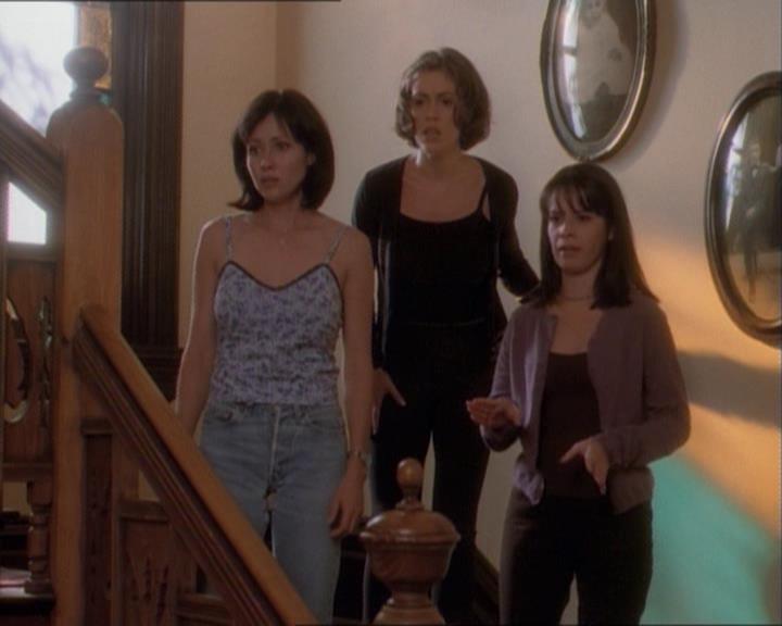 Charmed-Online_dot_net-1x03ThankYouForNotMorphing2137.jpg
