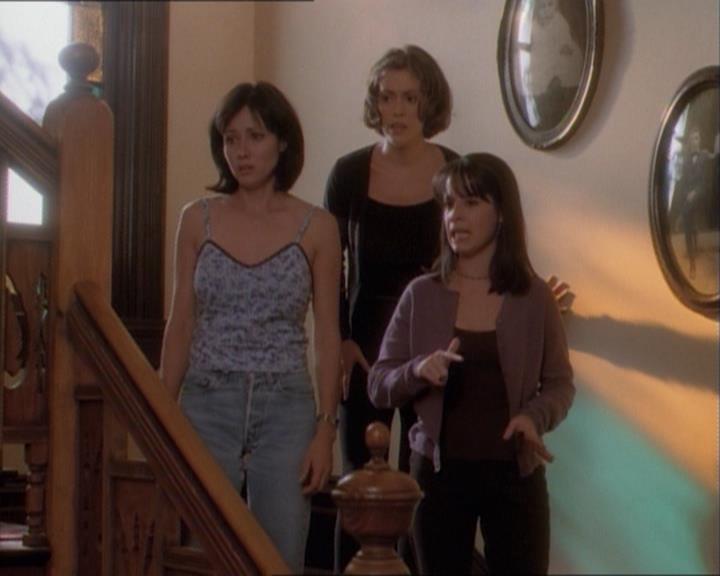 Charmed-Online_dot_net-1x03ThankYouForNotMorphing2139.jpg Charmed-Online_dot_net-1x03ThankYouForNotMorphing2139.jpg