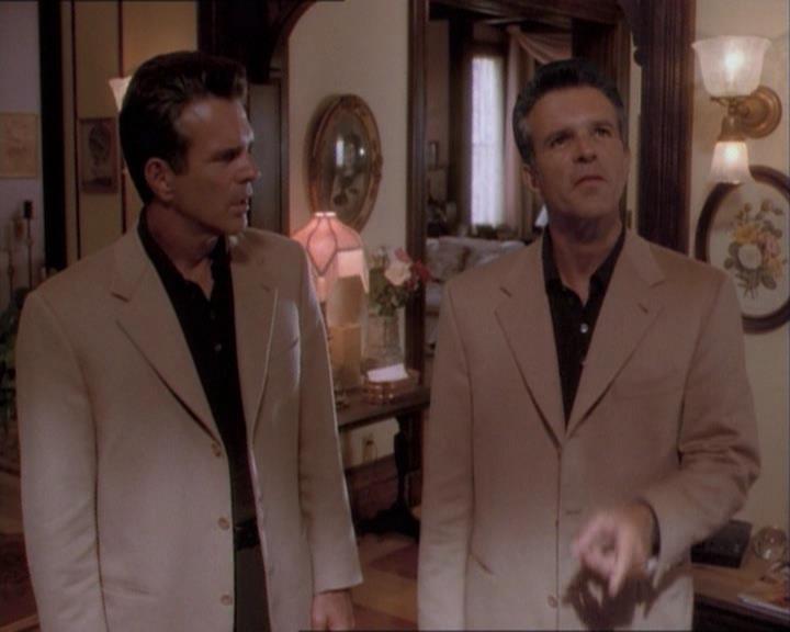 Charmed-Online_dot_net-1x03ThankYouForNotMorphing2154.jpg