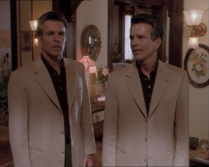 Charmed-Online_dot_net-1x03ThankYouForNotMorphing2162.jpg