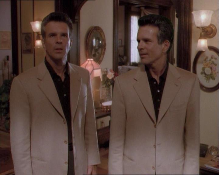 Charmed-Online_dot_net-1x03ThankYouForNotMorphing2163.jpg