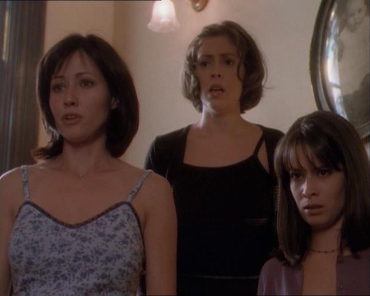 Charmed-Online_dot_net-1x03ThankYouForNotMorphing2169.jpg