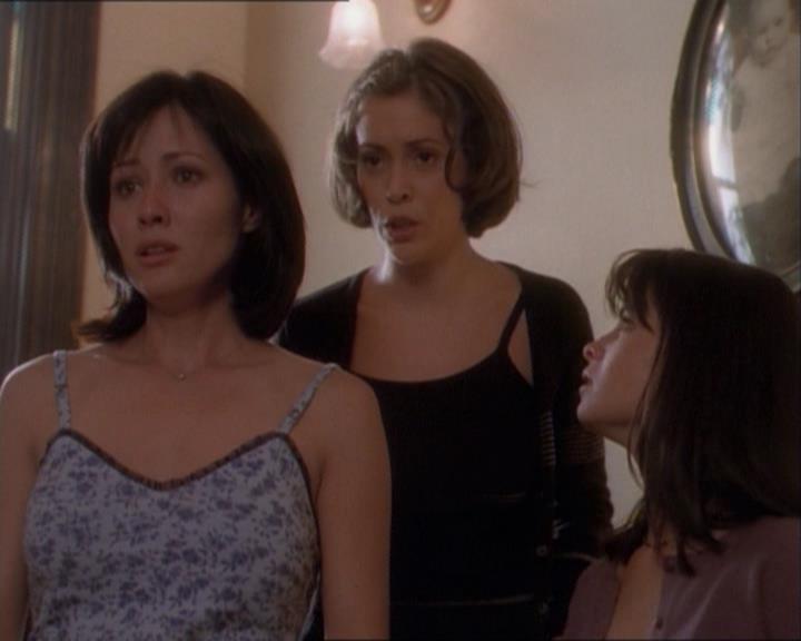 Charmed-Online_dot_net-1x03ThankYouForNotMorphing2171.jpg