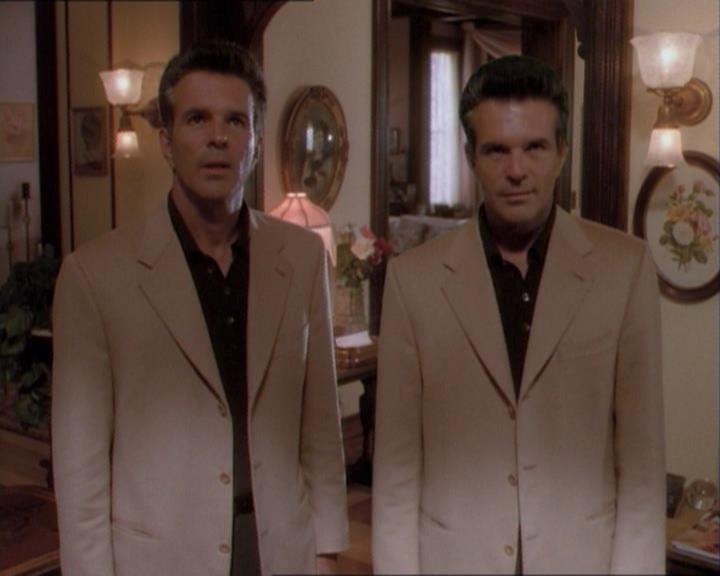 Charmed-Online_dot_net-1x03ThankYouForNotMorphing2174.jpg