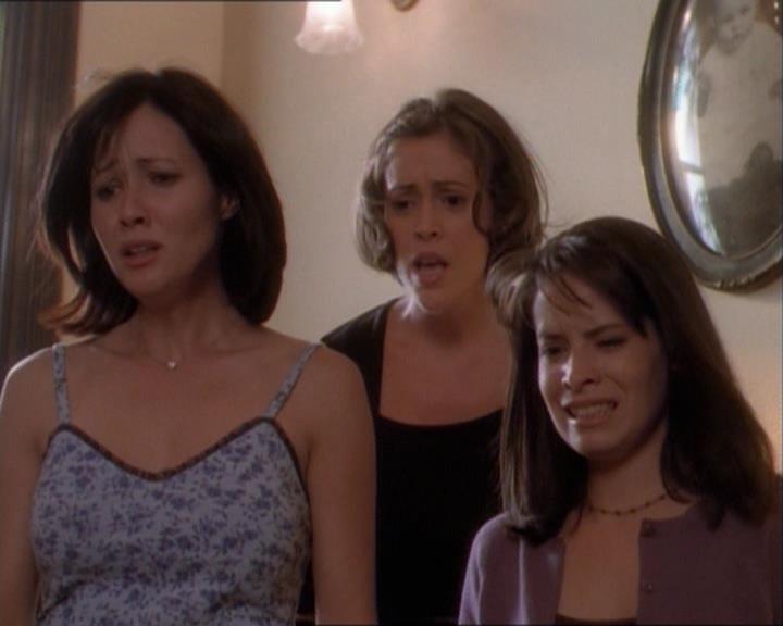 Charmed-Online_dot_net-1x03ThankYouForNotMorphing2204.jpg