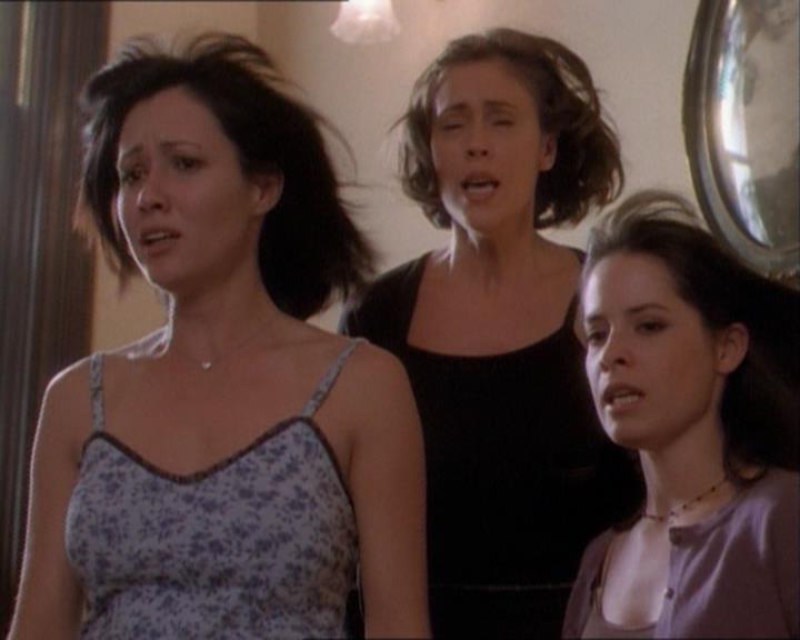 Charmed-Online_dot_net-1x03ThankYouForNotMorphing2208.jpg