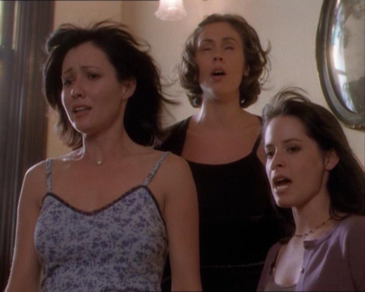 Charmed-Online_dot_net-1x03ThankYouForNotMorphing2210.jpg