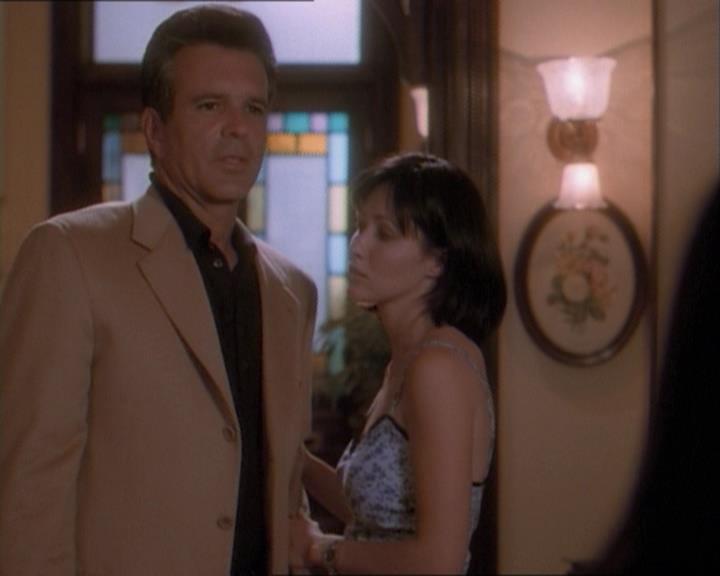 Charmed-Online_dot_net-1x03ThankYouForNotMorphing2229.jpg