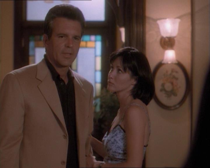 Charmed-Online_dot_net-1x03ThankYouForNotMorphing2231.jpg