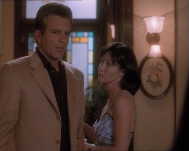 Charmed-Online_dot_net-1x03ThankYouForNotMorphing2232.jpg