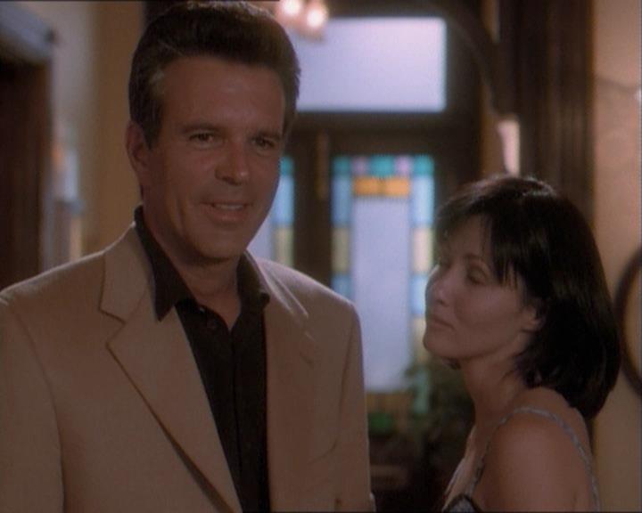 Charmed-Online_dot_net-1x03ThankYouForNotMorphing2248.jpg