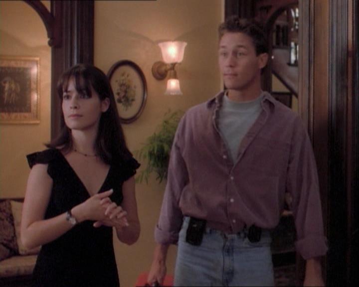 Charmed-Online_dot_net-1x03ThankYouForNotMorphing2316.jpg