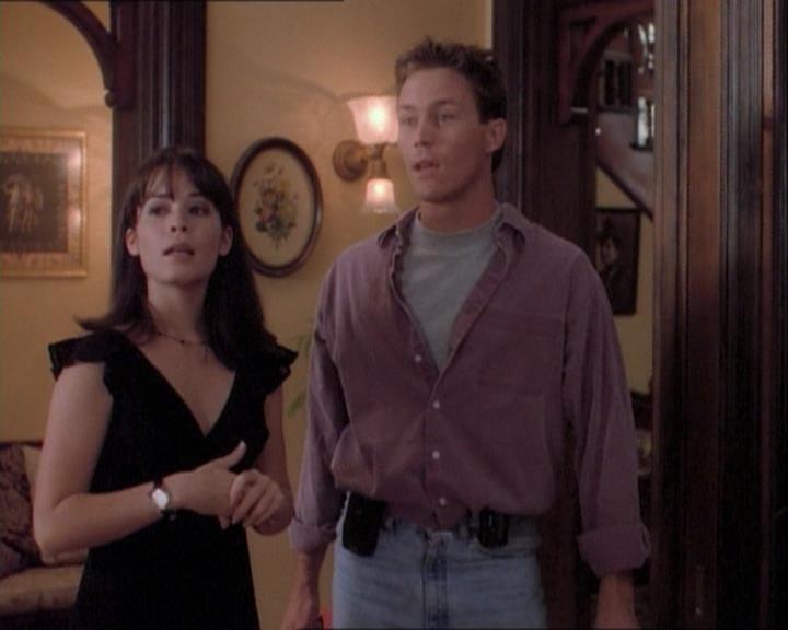 Charmed-Online_dot_net-1x03ThankYouForNotMorphing2318.jpg Charmed-Online_dot_net-1x03ThankYouForNotMorphing2318.jpg