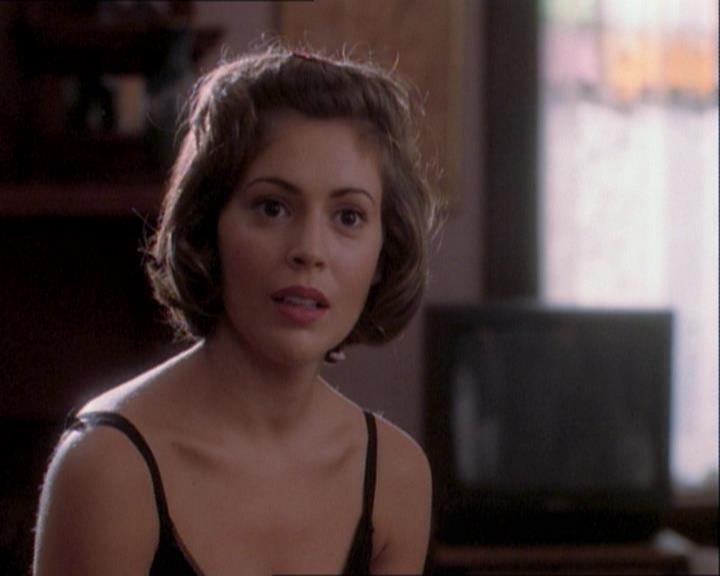 Charmed-Online_dot_net-1x03ThankYouForNotMorphing2320.jpg