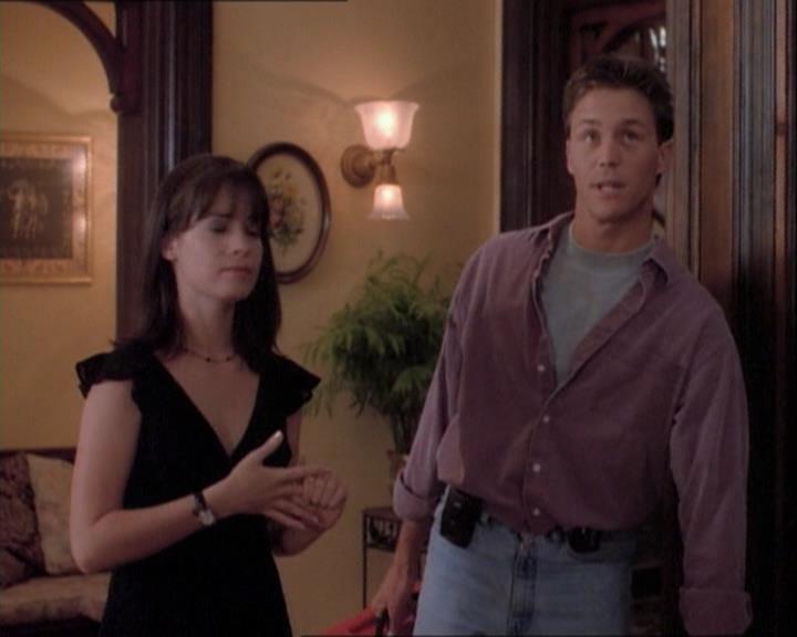 Charmed-Online_dot_net-1x03ThankYouForNotMorphing2327.jpg Charmed-Online_dot_net-1x03ThankYouForNotMorphing2327.jpg