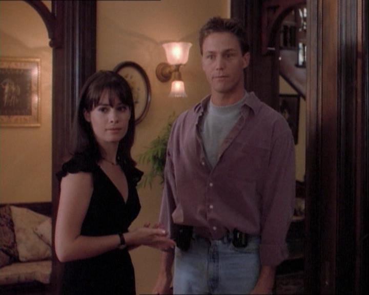 Charmed-Online_dot_net-1x03ThankYouForNotMorphing2338.jpg