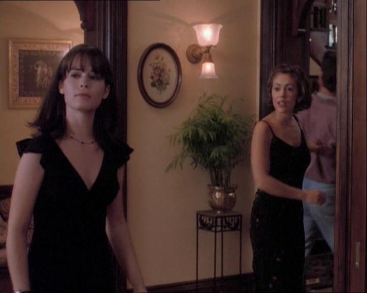 Charmed-Online_dot_net-1x03ThankYouForNotMorphing2345.jpg