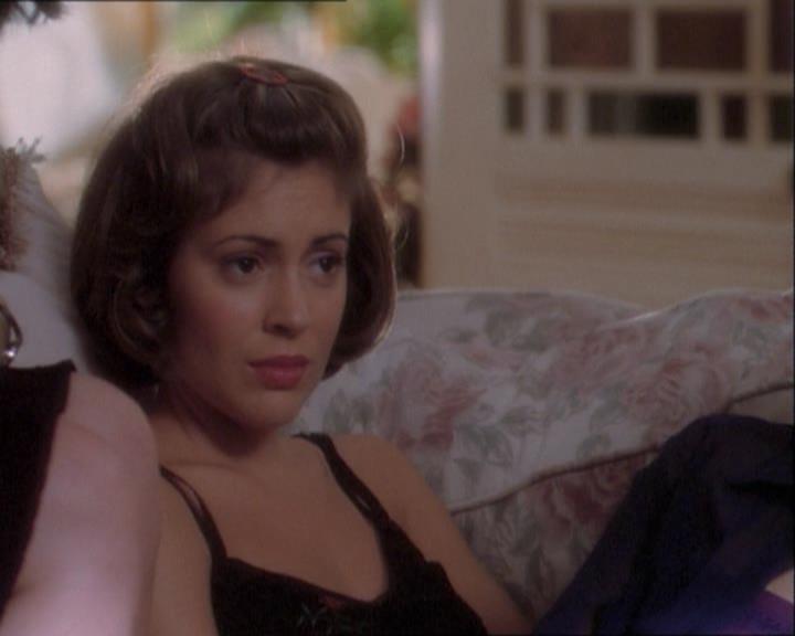 Charmed-Online_dot_net-1x03ThankYouForNotMorphing2418.jpg