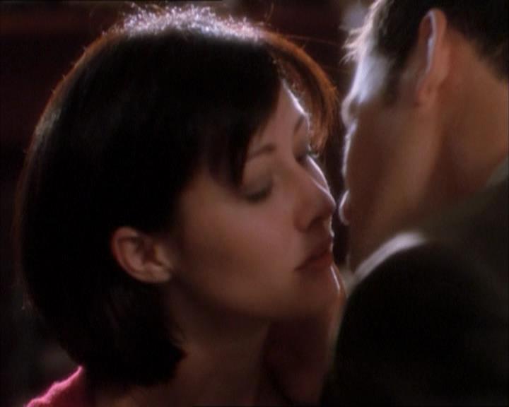 Charmed-Online_dot_net-1x04DeadManDating0065.jpg