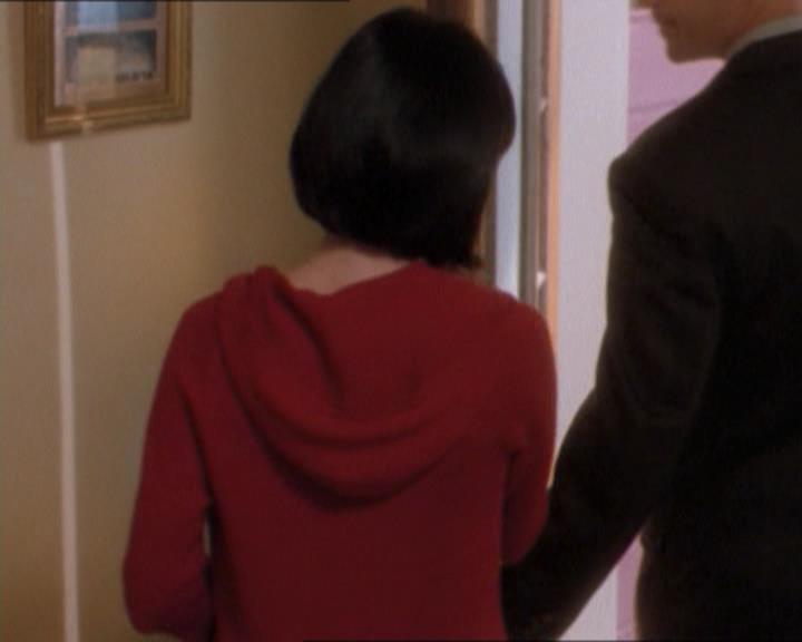 Charmed-Online_dot_net-1x04DeadManDating0076.jpg