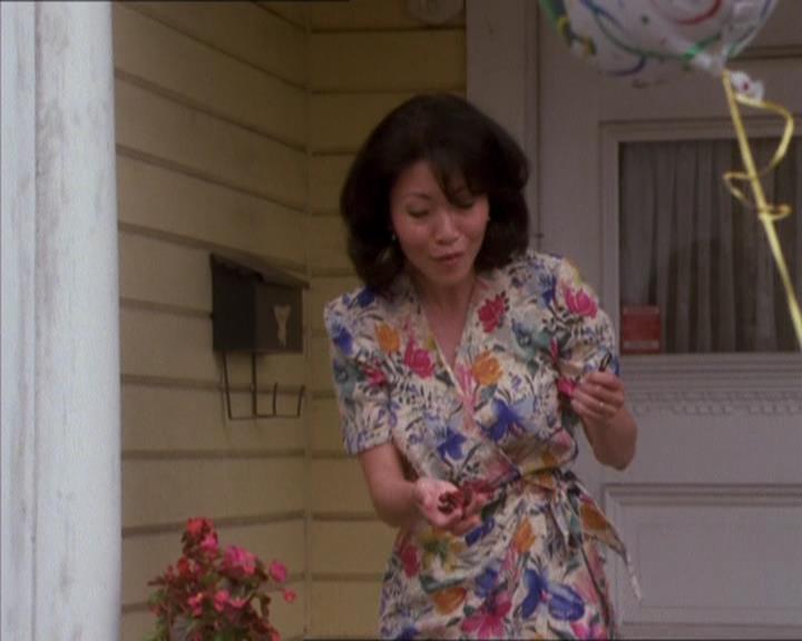 Charmed-Online_dot_net-1x04DeadManDating0103.jpg