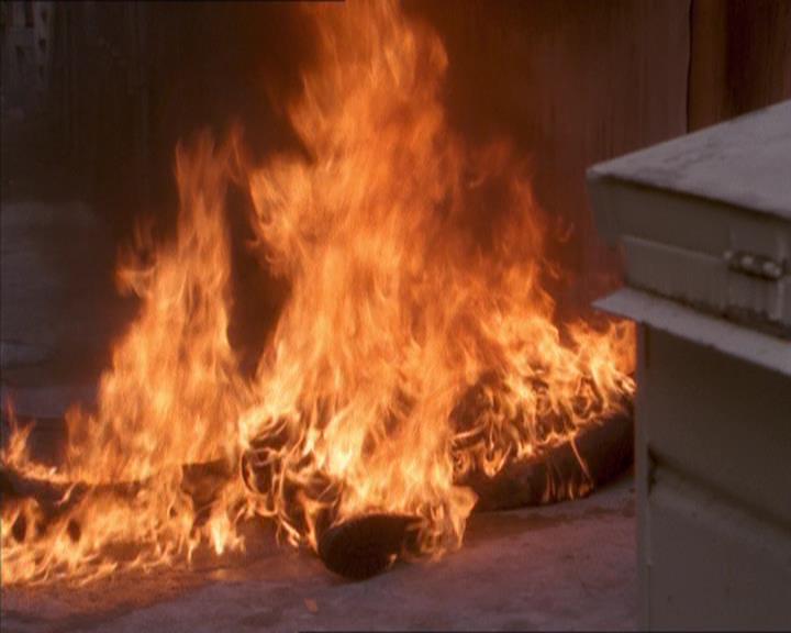 Charmed-Online_dot_net-1x04DeadManDating0205.jpg