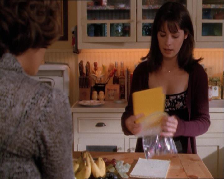Charmed-Online_dot_net-1x04DeadManDating0305.jpg