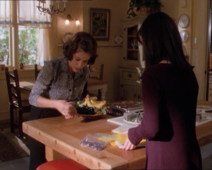 Charmed-Online_dot_net-1x04DeadManDating0306.jpg
