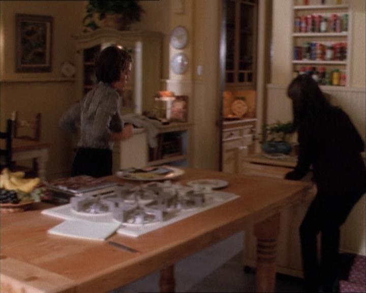 Charmed-Online_dot_net-1x04DeadManDating0311.jpg