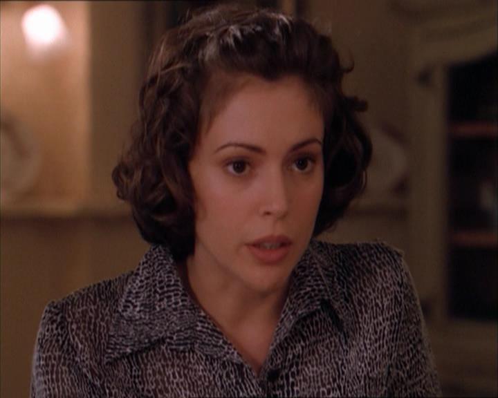 Charmed-Online_dot_net-1x04DeadManDating0324.jpg