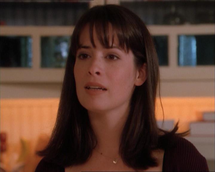 Charmed-Online_dot_net-1x04DeadManDating0325.jpg