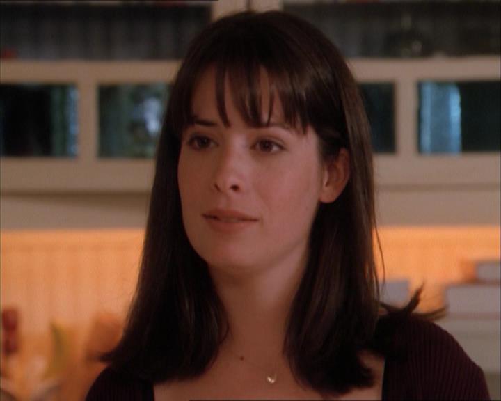 Charmed-Online_dot_net-1x04DeadManDating0326.jpg