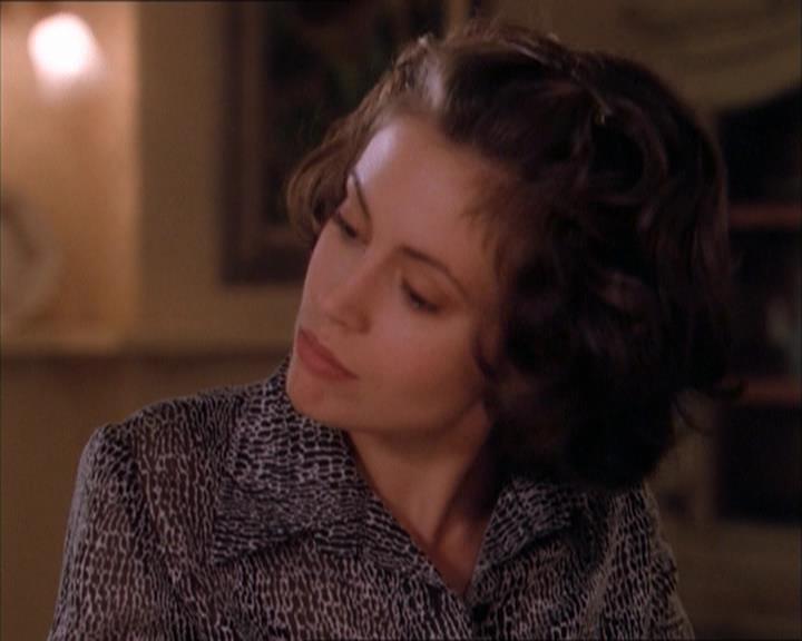 Charmed-Online_dot_net-1x04DeadManDating0327.jpg