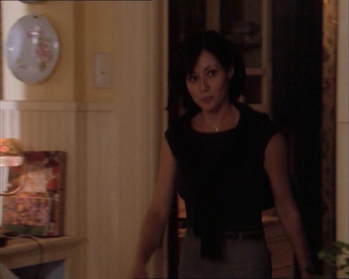 Charmed-Online_dot_net-1x04DeadManDating0330.jpg