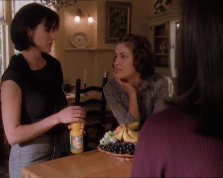 Charmed-Online_dot_net-1x04DeadManDating0337.jpg