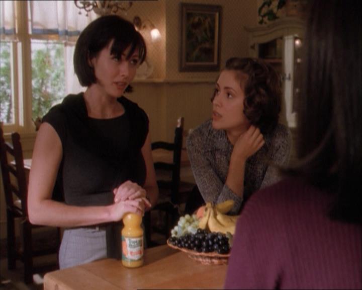 Charmed-Online_dot_net-1x04DeadManDating0344.jpg