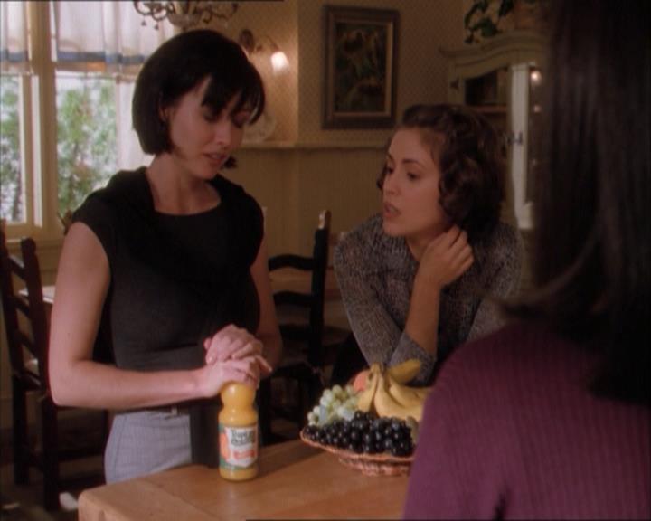 Charmed-Online_dot_net-1x04DeadManDating0345.jpg