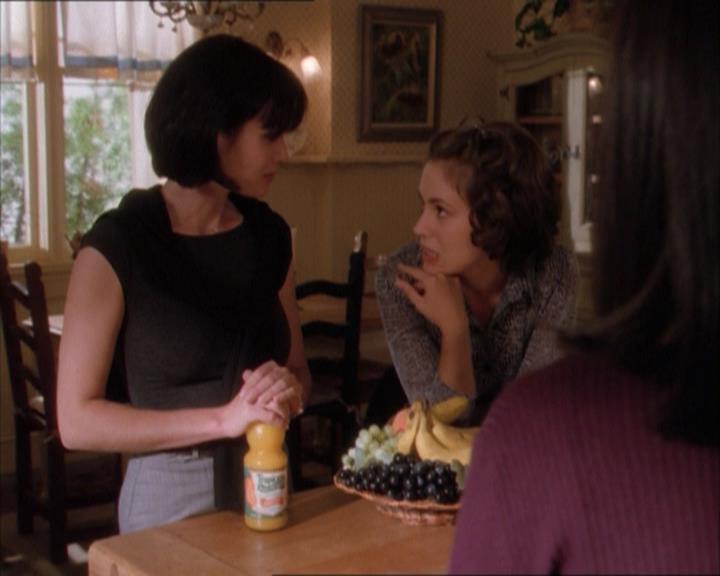 Charmed-Online_dot_net-1x04DeadManDating0349.jpg