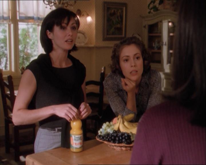 Charmed-Online_dot_net-1x04DeadManDating0352.jpg
