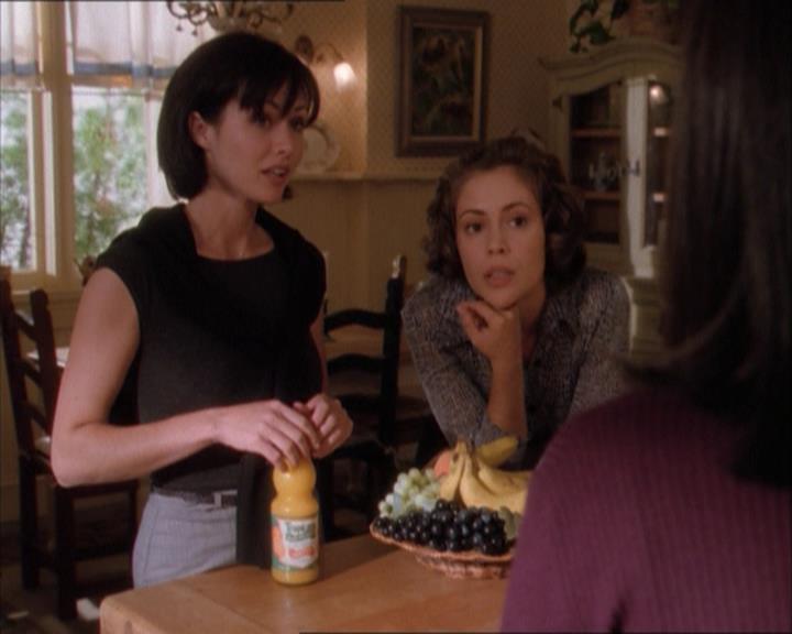 Charmed-Online_dot_net-1x04DeadManDating0353.jpg