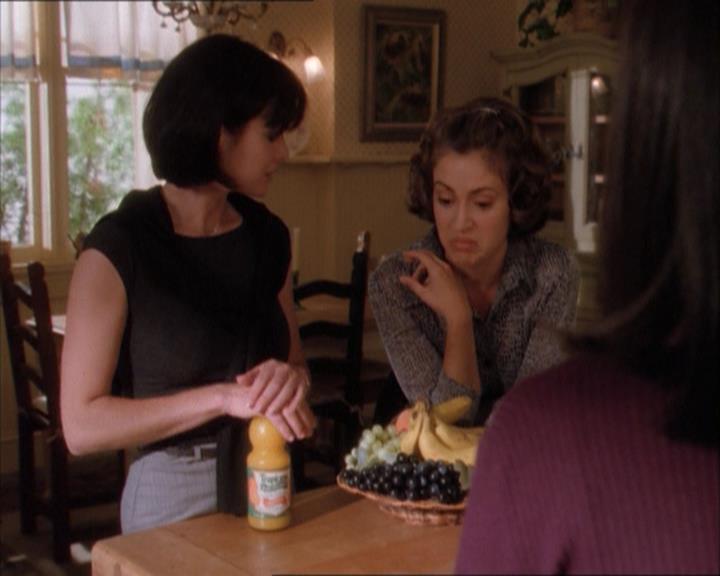Charmed-Online_dot_net-1x04DeadManDating0356.jpg