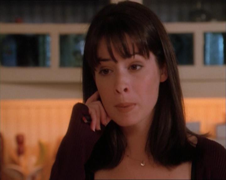 Charmed-Online_dot_net-1x04DeadManDating0361.jpg
