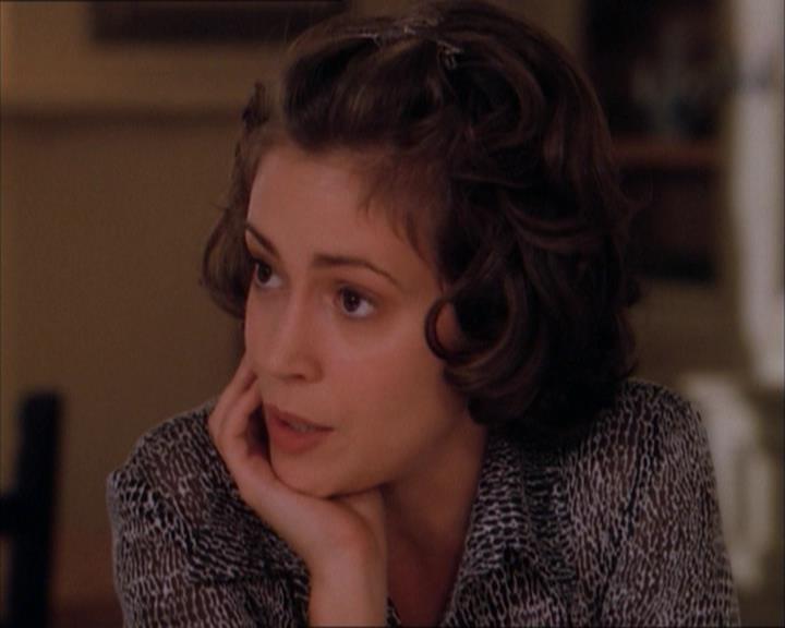 Charmed-Online_dot_net-1x04DeadManDating0379.jpg