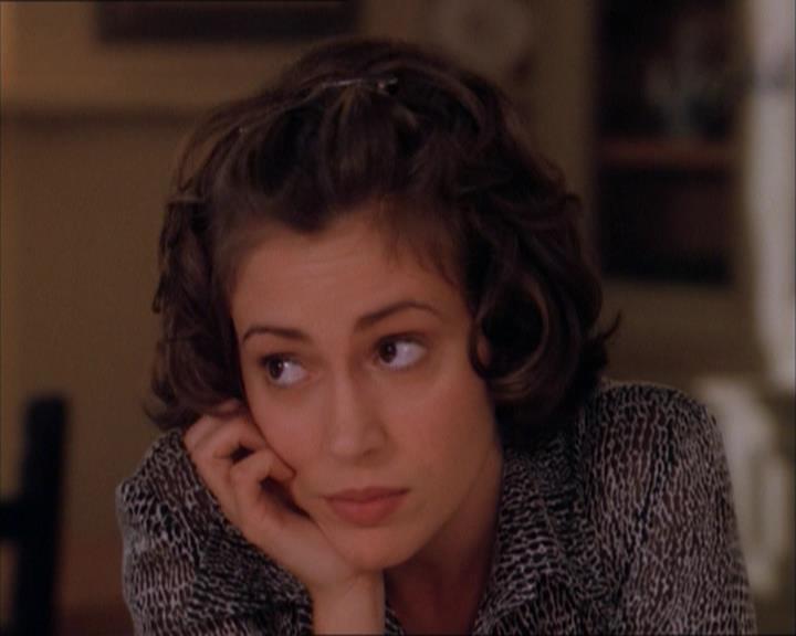 Charmed-Online_dot_net-1x04DeadManDating0381.jpg